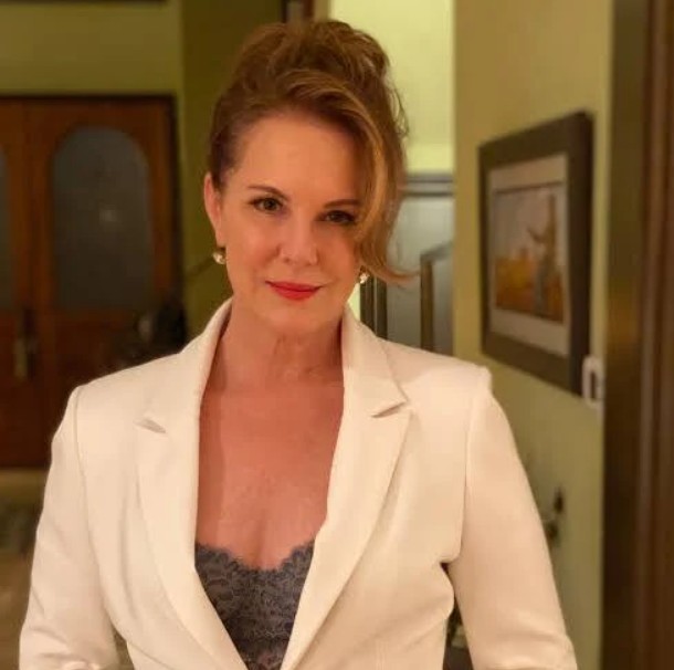 Elizabeth Perkins Fan Mail Address